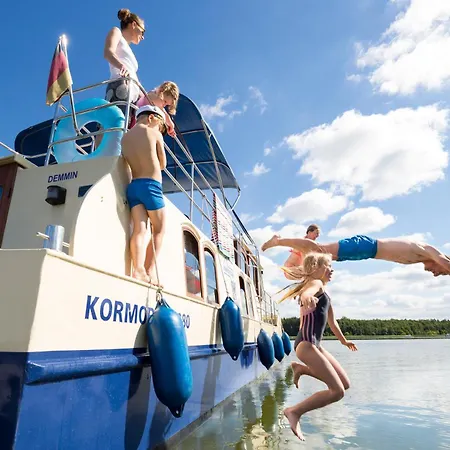 Boats & Yachts At Zehdenick Marina By Kuhnle-tours Bådhotel *