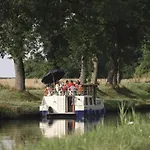 Boats & Yachts At Zehdenick Marina By Kuhnle-tours Bateau-hôtel