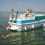 Boats & Yachts At Zehdenick Marina By Kuhnle-tours Bateau-hôtel Mildenberg